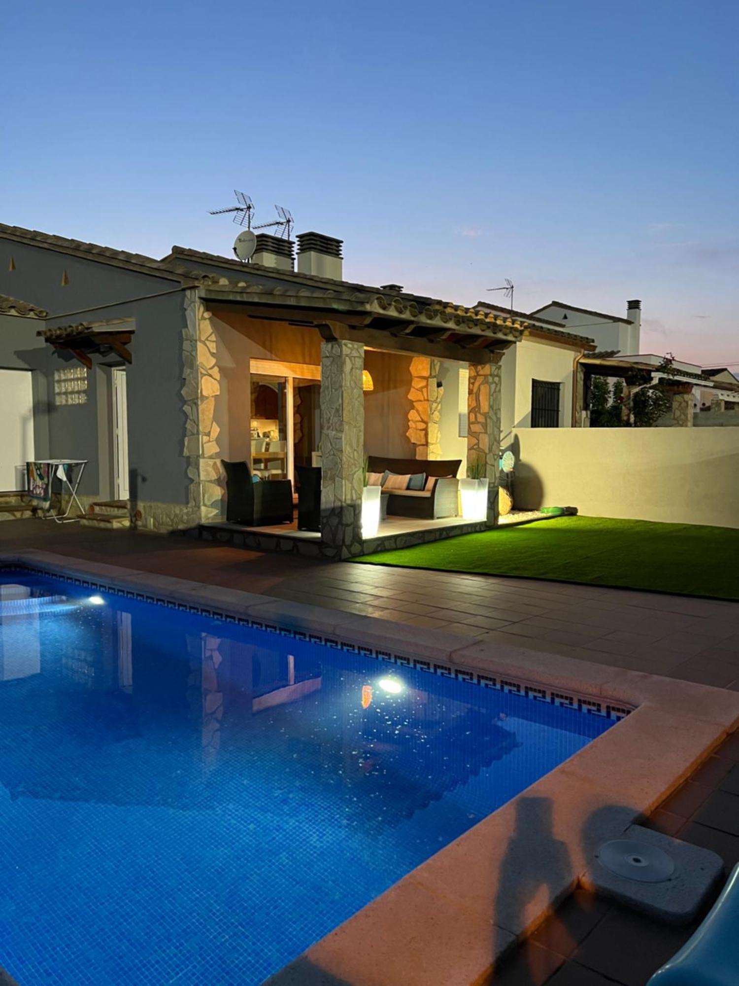 Willa Casa En L Escala Con Piscina Y Wifi Free L' Escala Zewnętrze zdjęcie