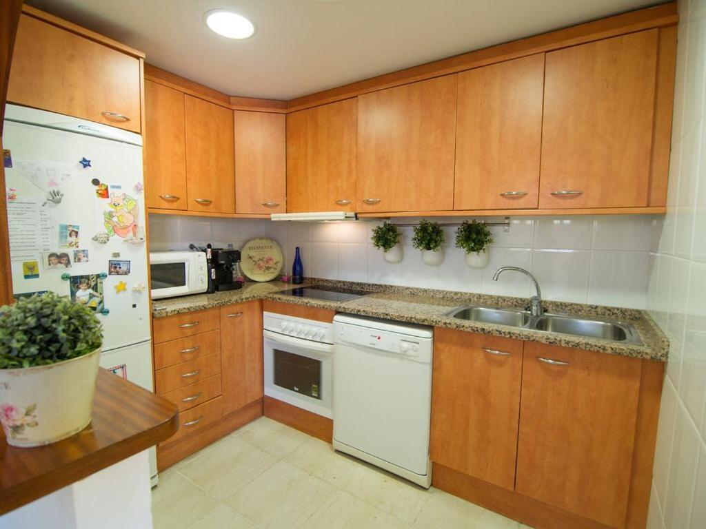 Willa Casa En L Escala Con Piscina Y Wifi Free L' Escala Zewnętrze zdjęcie